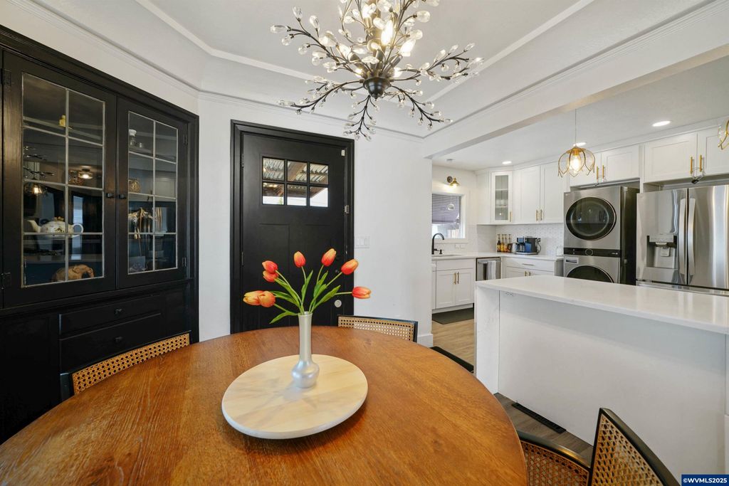 Image 16 of property listing at 1515 19th St NE, Salem, OR 97301