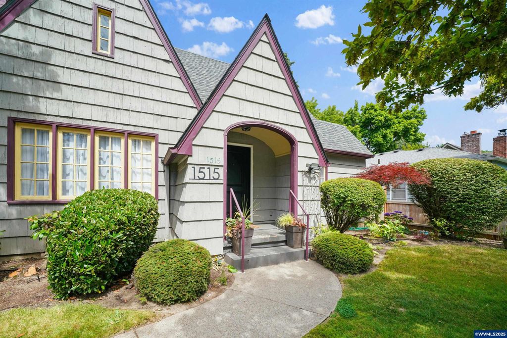 Image 2 of property listing at 1515 19th St NE, Salem, OR 97301