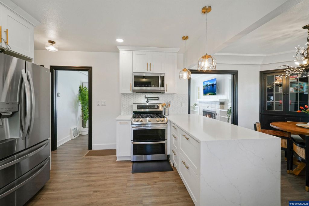 Image 23 of property listing at 1515 19th St NE, Salem, OR 97301