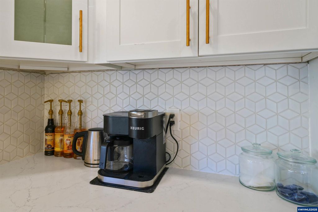 Image 25 of property listing at 1515 19th St NE, Salem, OR 97301