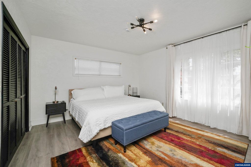 Image 28 of property listing at 1515 19th St NE, Salem, OR 97301