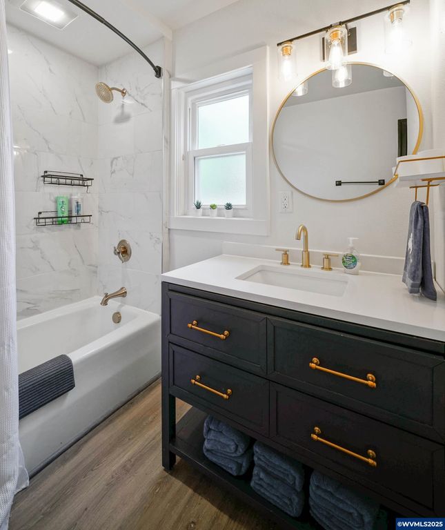 Image 33 of property listing at 1515 19th St NE, Salem, OR 97301