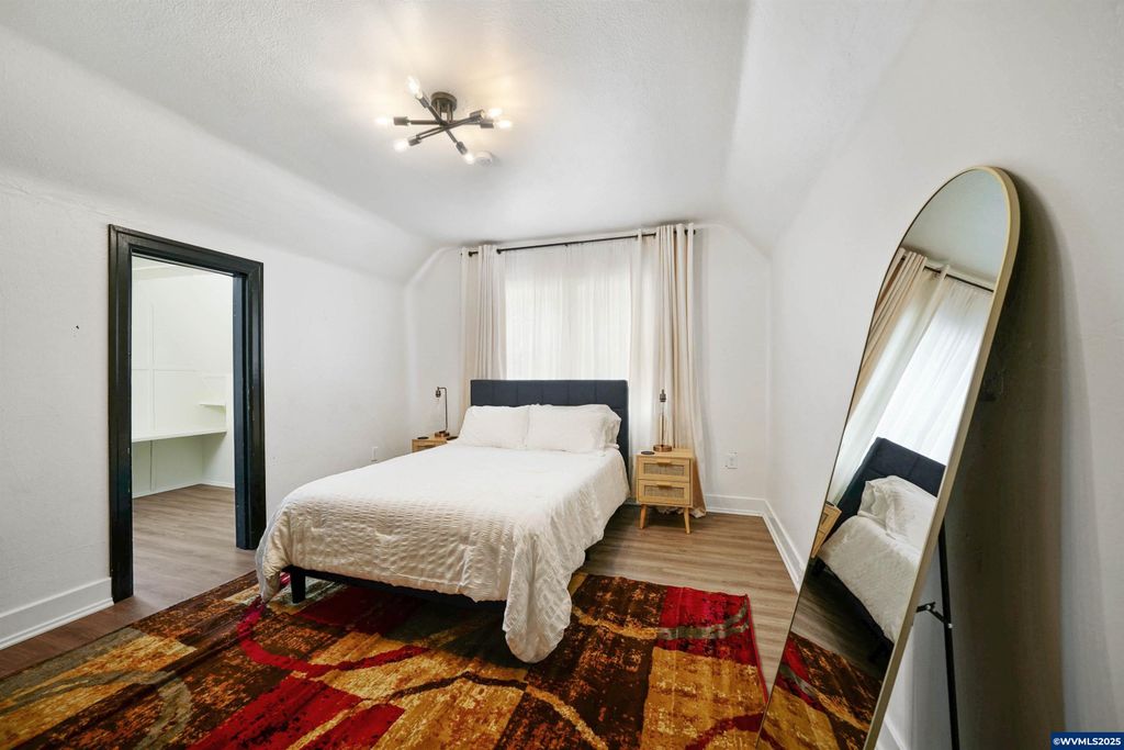 Image 38 of property listing at 1515 19th St NE, Salem, OR 97301