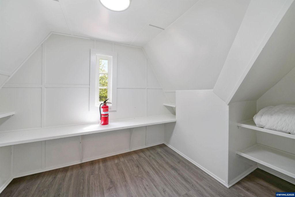 Image 41 of property listing at 1515 19th St NE, Salem, OR 97301