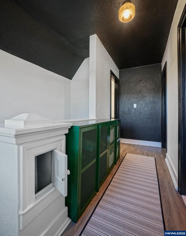 Image 45 of property listing at 1515 19th St NE, Salem, OR 97301