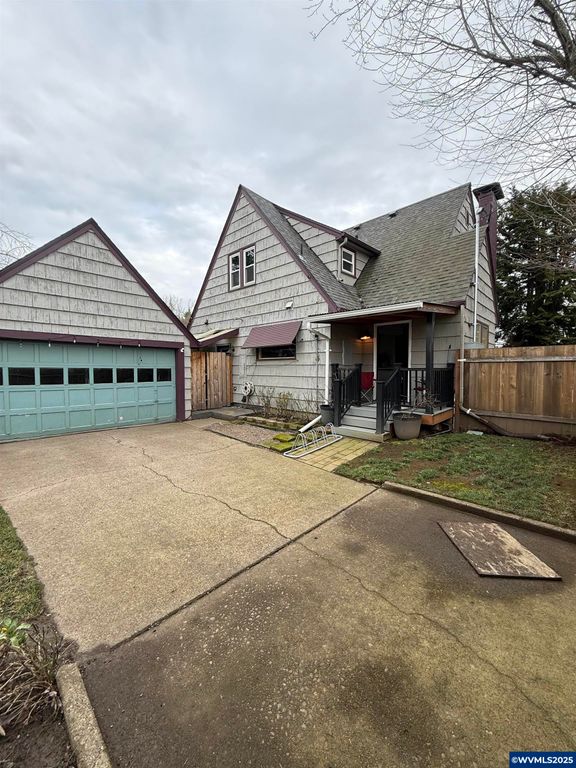 Image 47 of property listing at 1515 19th St NE, Salem, OR 97301