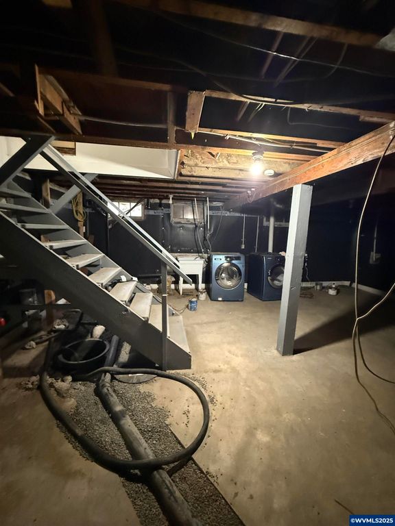 Image 49 of property listing at 1515 19th St NE, Salem, OR 97301