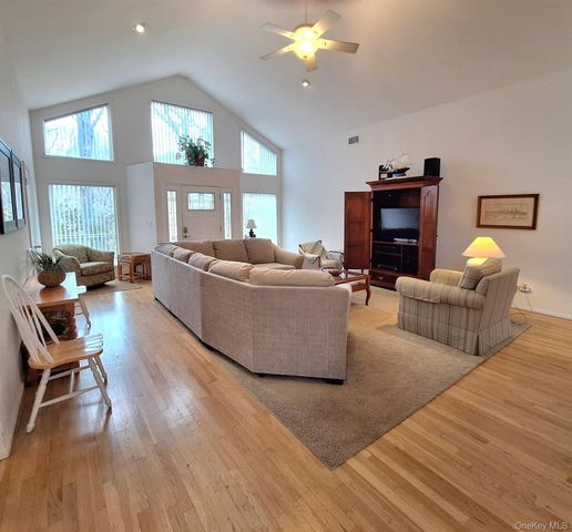 7 Clay Pit Road, Remsenburg, NY 11960