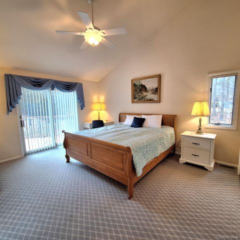 7 Clay Pit Road, Remsenburg, NY 11960