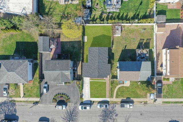 16 Riviera Parkway, Lindenhurst, NY 11757