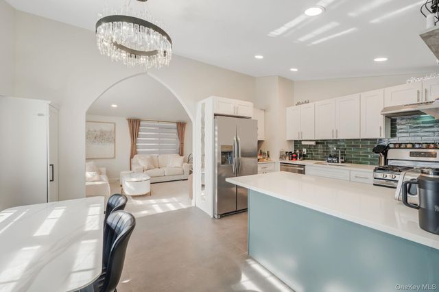 16 Riviera Parkway, Lindenhurst, NY 11757