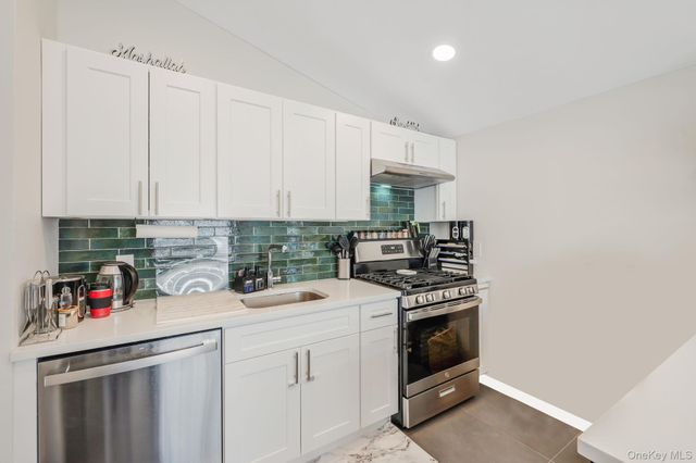 16 Riviera Parkway, Lindenhurst, NY 11757