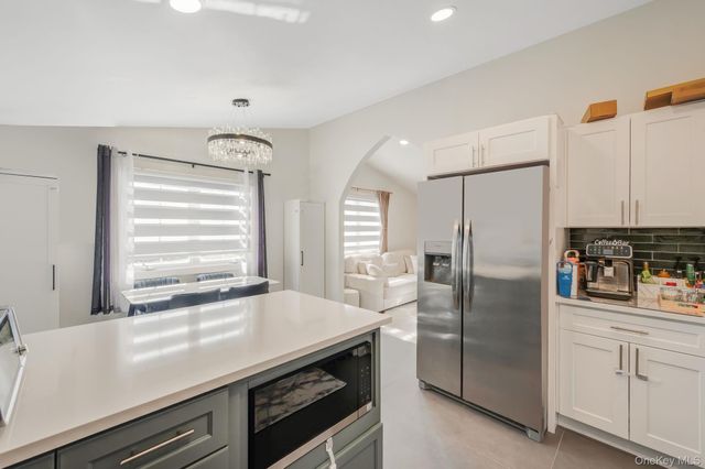 16 Riviera Parkway, Lindenhurst, NY 11757