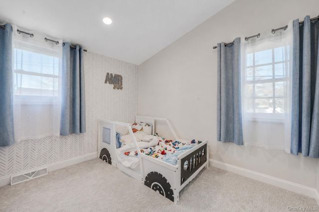 16 Riviera Parkway, Lindenhurst, NY 11757