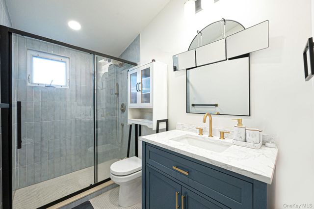 16 Riviera Parkway, Lindenhurst, NY 11757