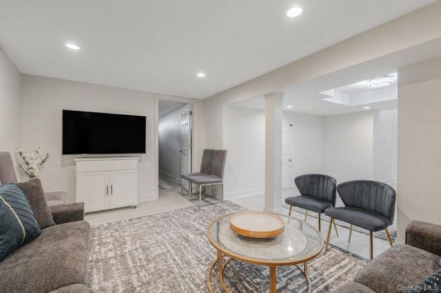 16 Riviera Parkway, Lindenhurst, NY 11757