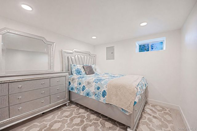 16 Riviera Parkway, Lindenhurst, NY 11757