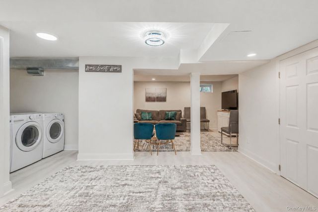 16 Riviera Parkway, Lindenhurst, NY 11757