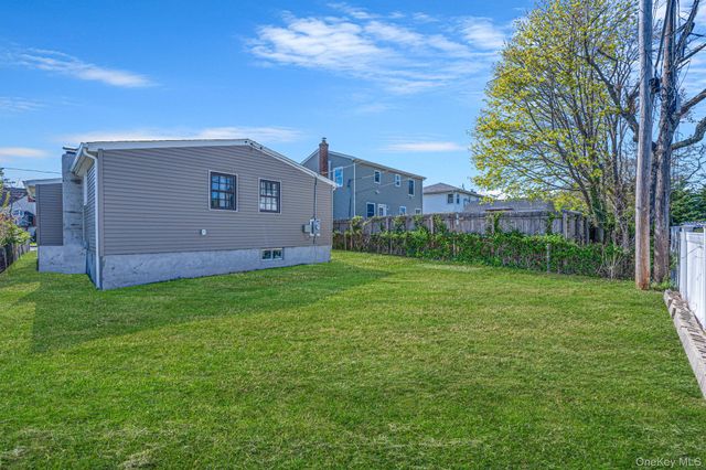 16 Riviera Parkway, Lindenhurst, NY 11757