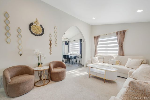 16 Riviera Parkway, Lindenhurst, NY 11757