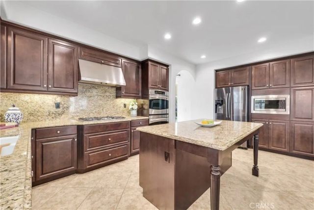 7862 Holland Park Ct, Chino, CA 91708