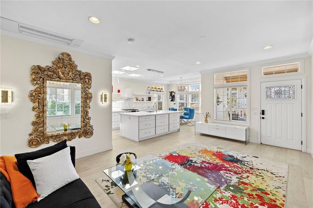 252 Mayflower, Newport Beach, CA 92660