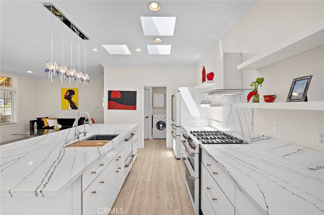 252 Mayflower, Newport Beach, CA 92660