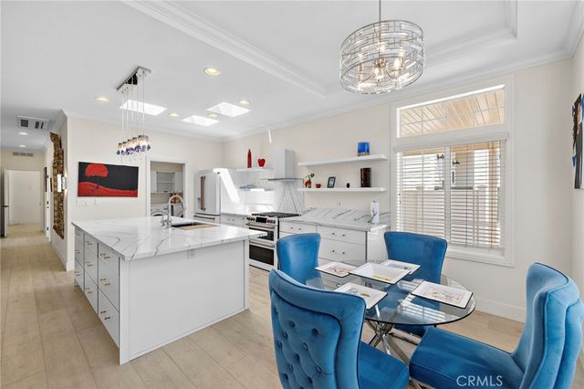 252 Mayflower, Newport Beach, CA 92660