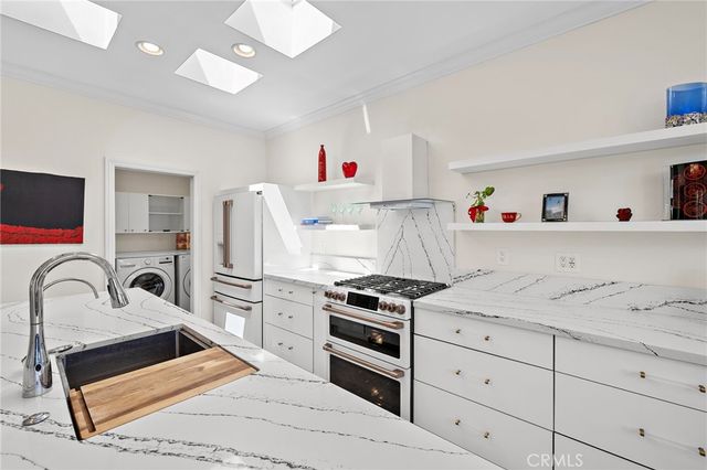 252 Mayflower, Newport Beach, CA 92660