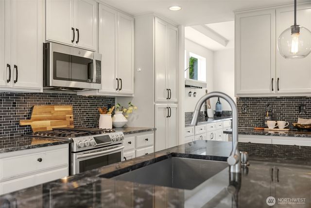 2933 NE Marquette Way, Issaquah, WA 98029