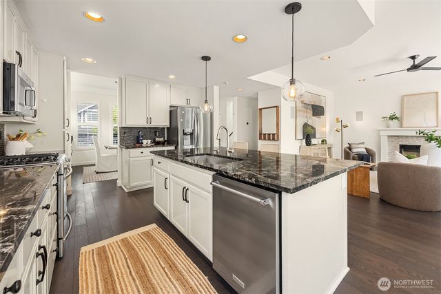 2933 NE Marquette Way, Issaquah, WA 98029