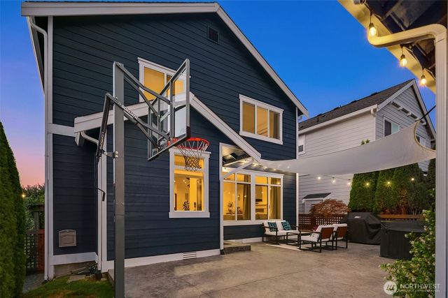 2933 NE Marquette Way, Issaquah, WA 98029