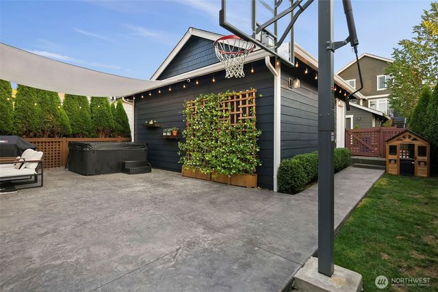 2933 NE Marquette Way, Issaquah, WA 98029