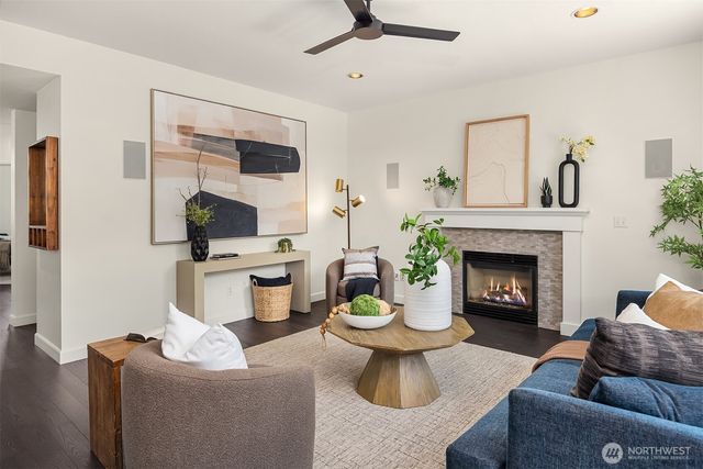 2933 NE Marquette Way, Issaquah, WA 98029