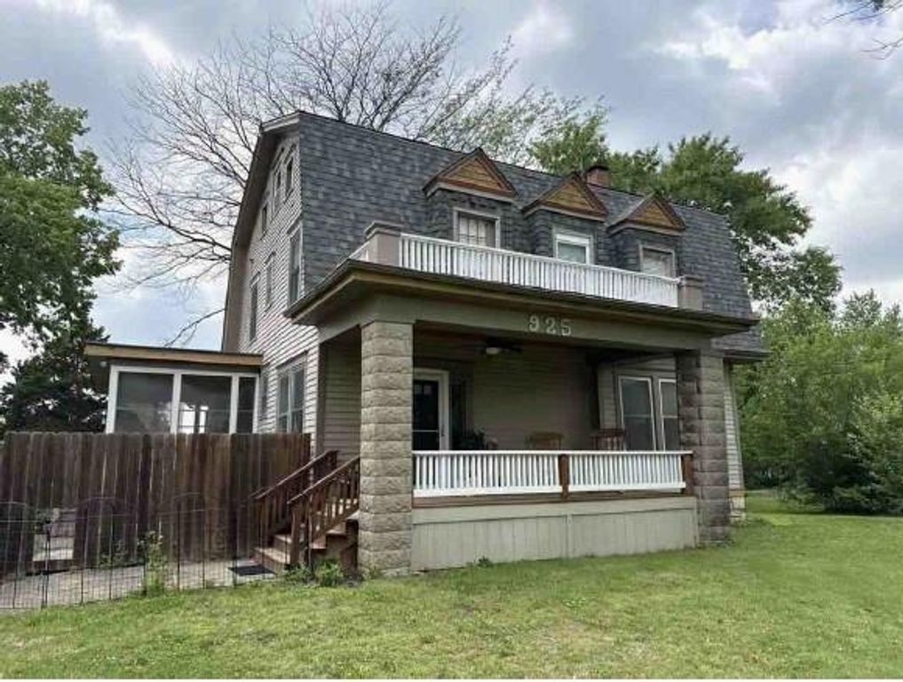 925 N Walker Street, Olathe, KS 66061