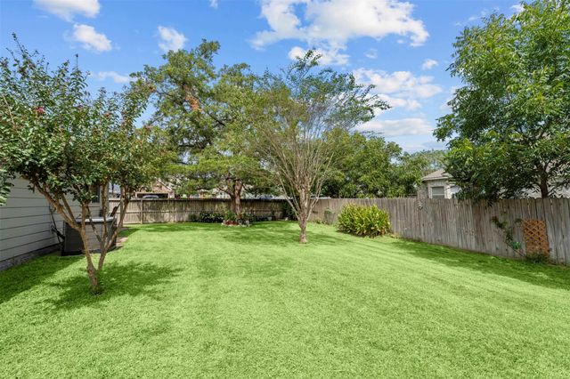 10614 Twin Circles Drive, Montgomery, TX 77356