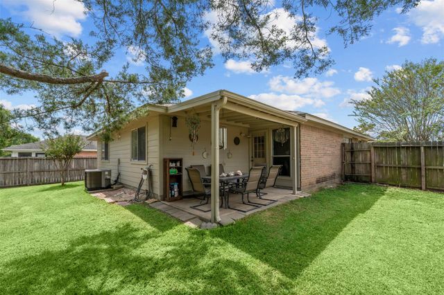 10614 Twin Circles Drive, Montgomery, TX 77356
