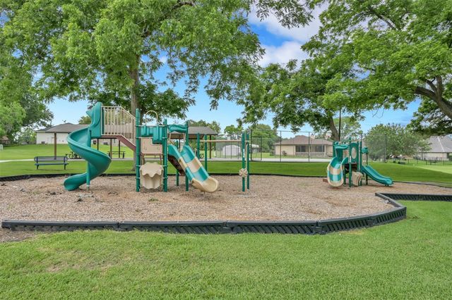 10614 Twin Circles Drive, Montgomery, TX 77356