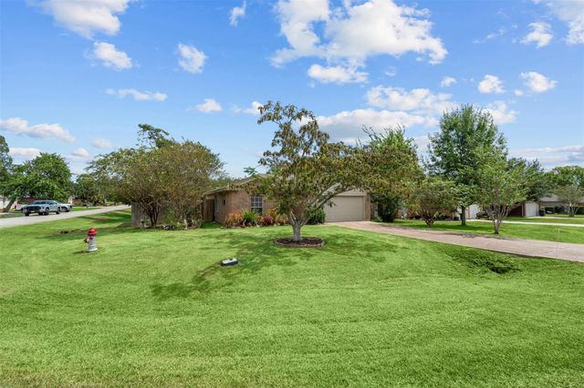 10614 Twin Circles Drive, Montgomery, TX 77356