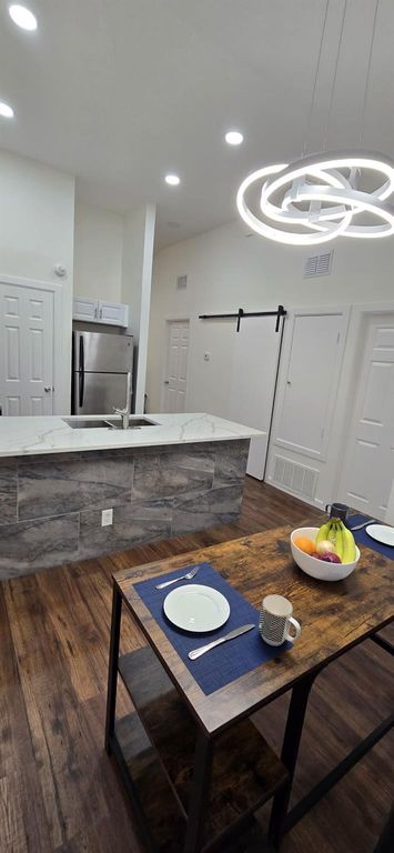 2216 San Gabriel ST 305, Austin, TX 78705
