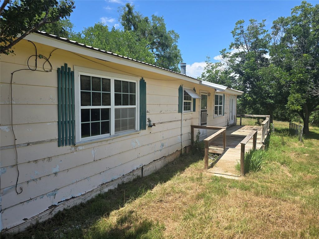 164 Broken Arrow, Comanche, TX 76442