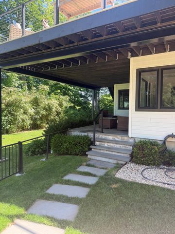 2 Prospect Avenue, Sea Cliff, NY 11579