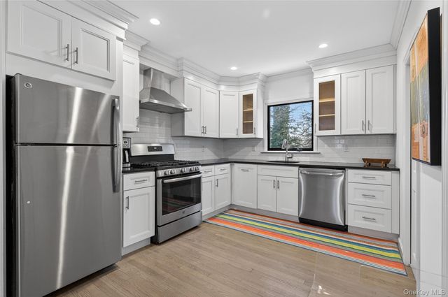 2 Prospect Avenue, Sea Cliff, NY 11579