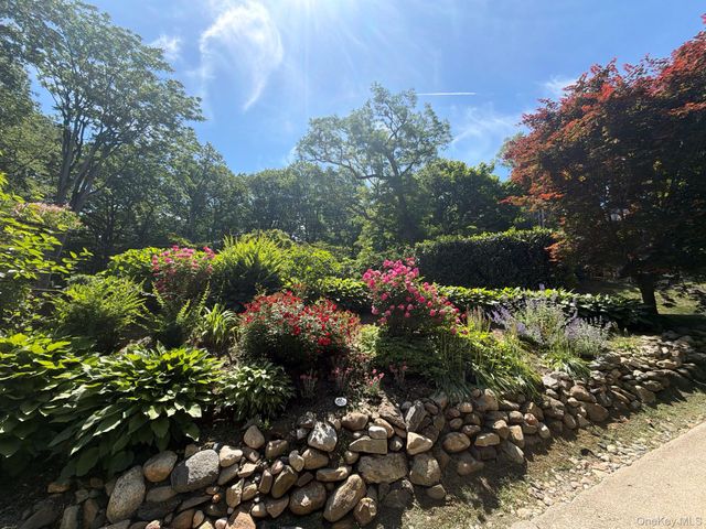 2 Prospect Avenue, Sea Cliff, NY 11579