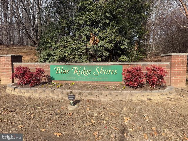 2367 N LAKESHORE DR, Louisa, VA 23093