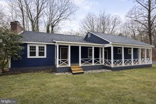 2367 N LAKESHORE DR, Louisa, VA 23093