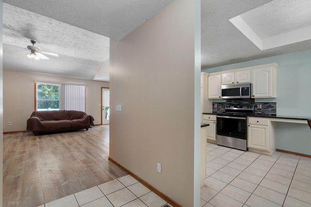 3821 W Lark Street, Springfield, MO 65810