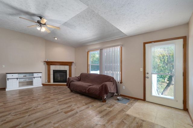 3821 W Lark Street, Springfield, MO 65810
