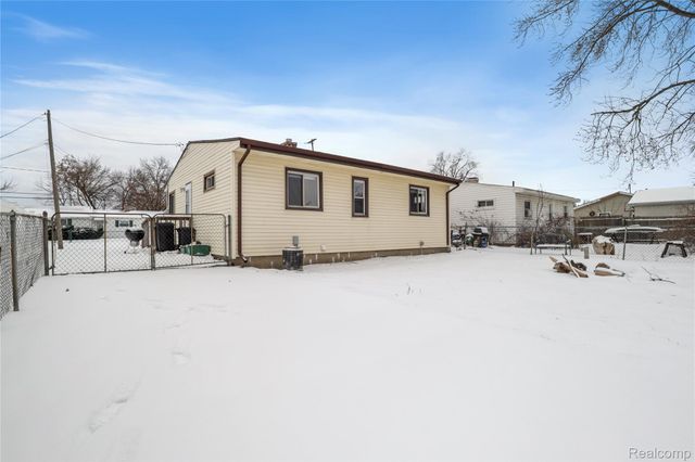 1335 Connell Street, Burton, MI 48529