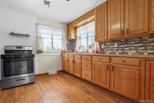 1335 Connell Street, Burton, MI 48529